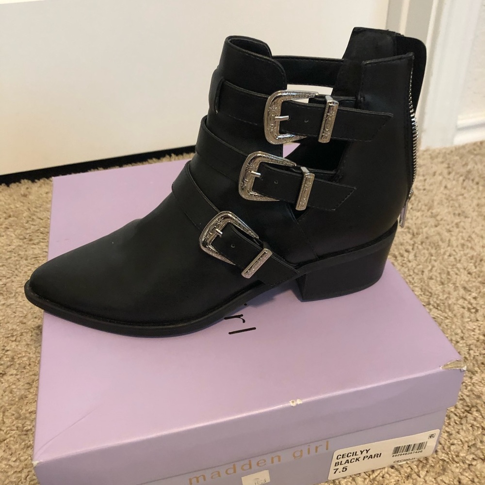 Cecilly black bootie